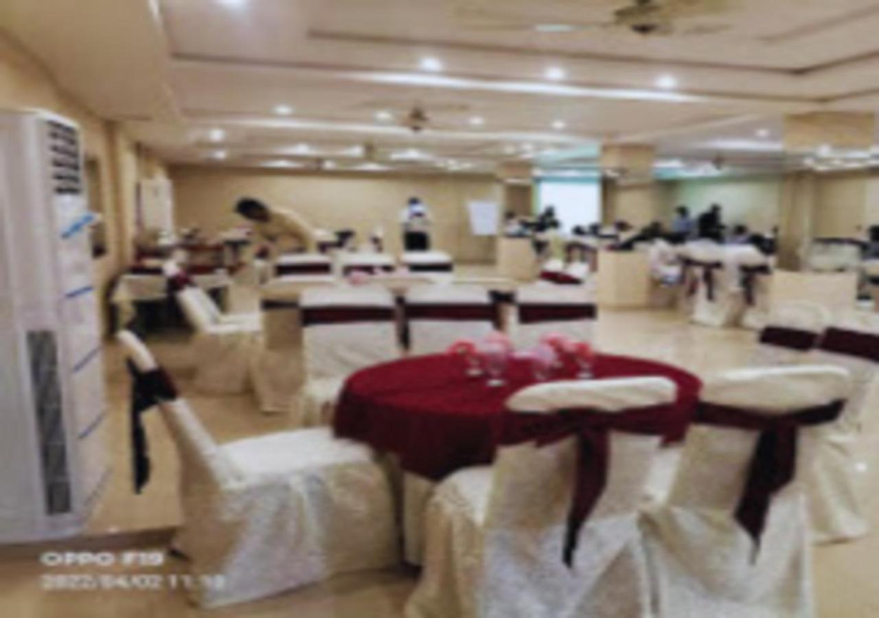 Hotel Day In Emporium Lahor Dış mekan fotoğraf