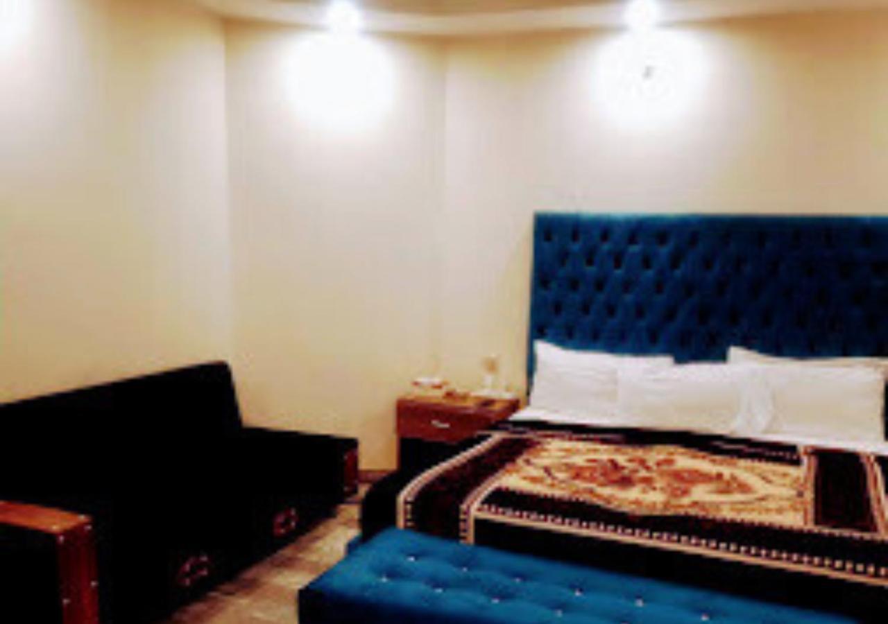 Hotel Day In Emporium Lahor Dış mekan fotoğraf