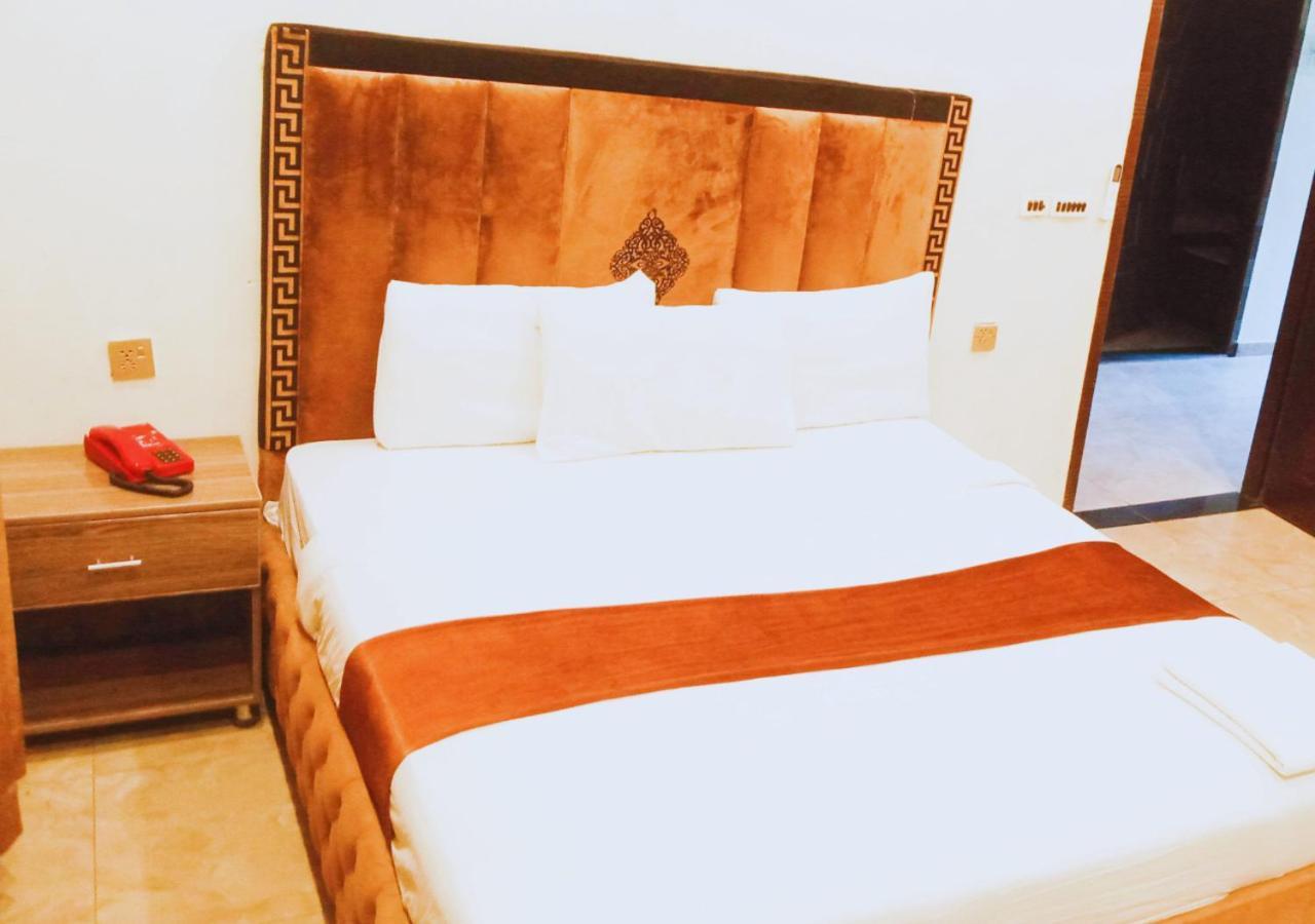 Hotel Day In Emporium Lahor Dış mekan fotoğraf
