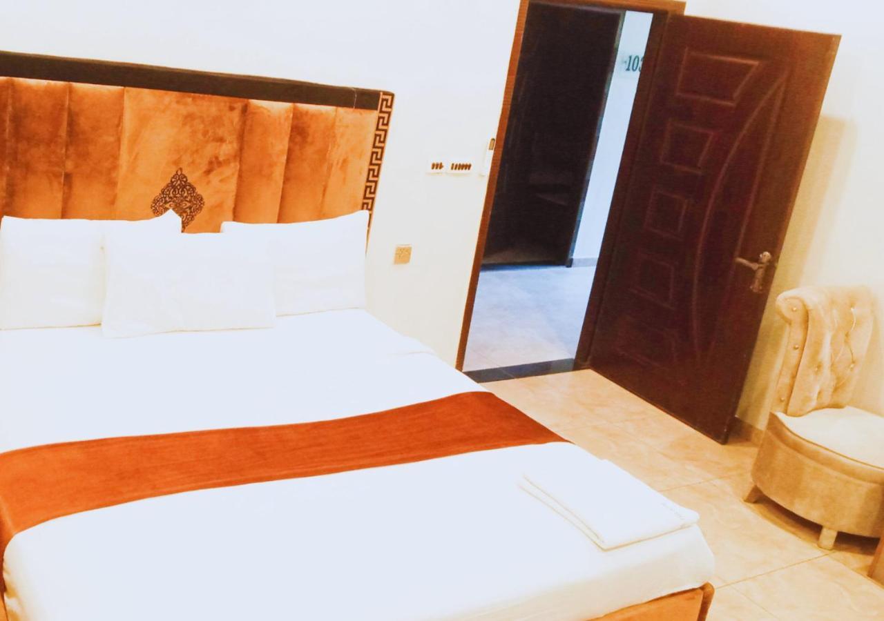 Hotel Day In Emporium Lahor Dış mekan fotoğraf