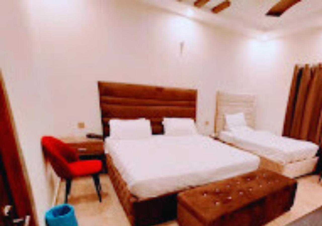Hotel Day In Emporium Lahor Dış mekan fotoğraf