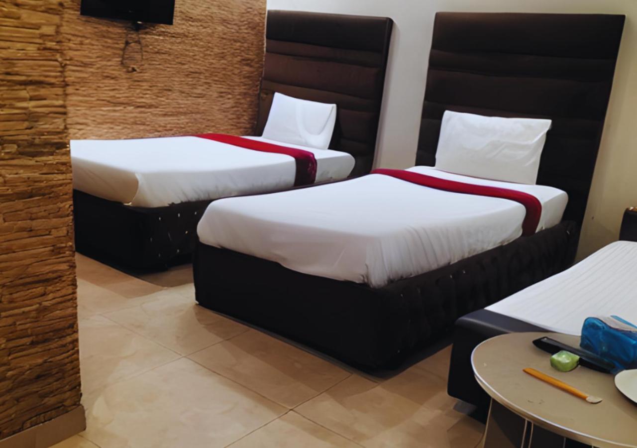 Hotel Day In Emporium Lahor Dış mekan fotoğraf