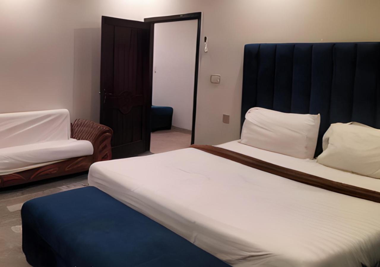 Hotel Day In Emporium Lahor Dış mekan fotoğraf